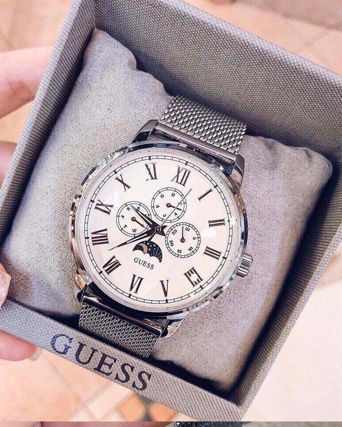 Guess Delancy W0871G4 (44mm, Silver-Tone)