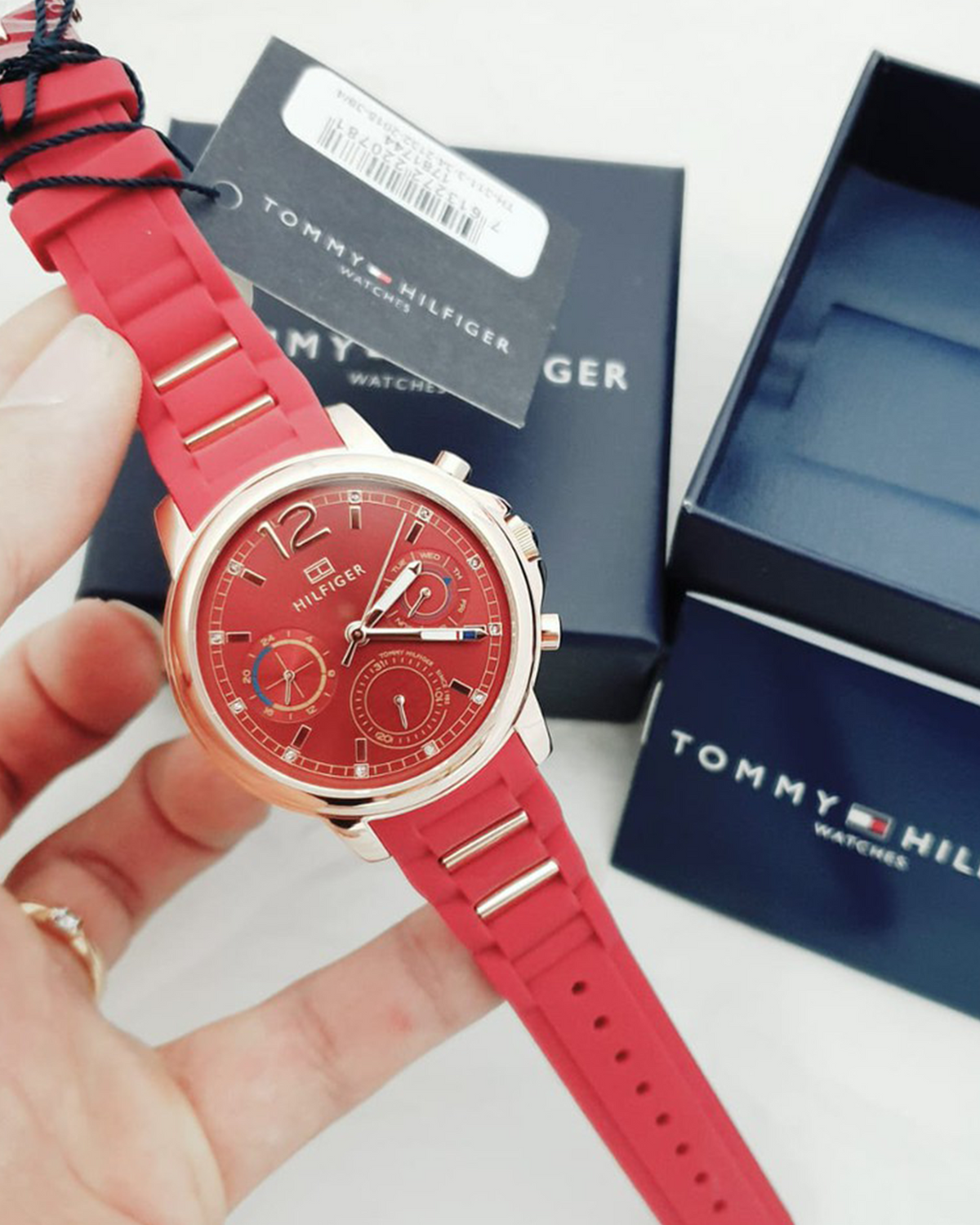 Tommy Hilfiger Claudia 1781744 women's watch with red dial and rubber strap - detail view