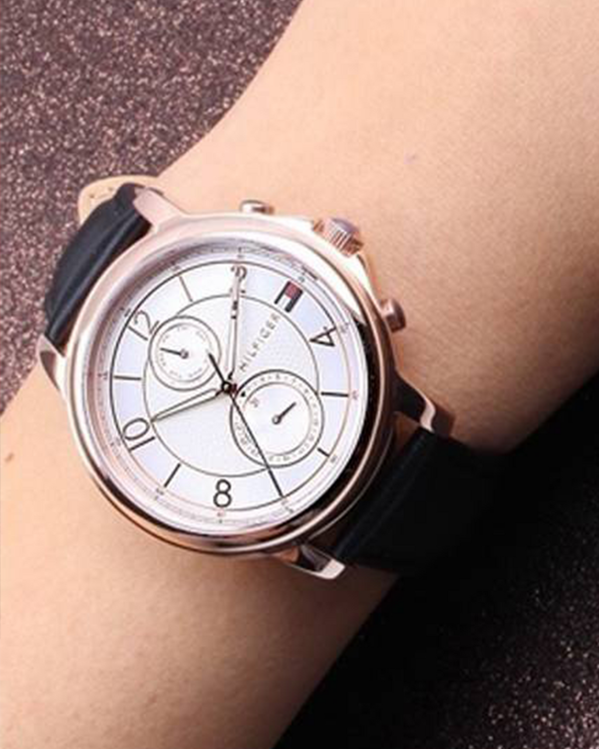 Tommy Hilfiger 1781817 women's stainless steel watch with white dial and leather strap - detail view