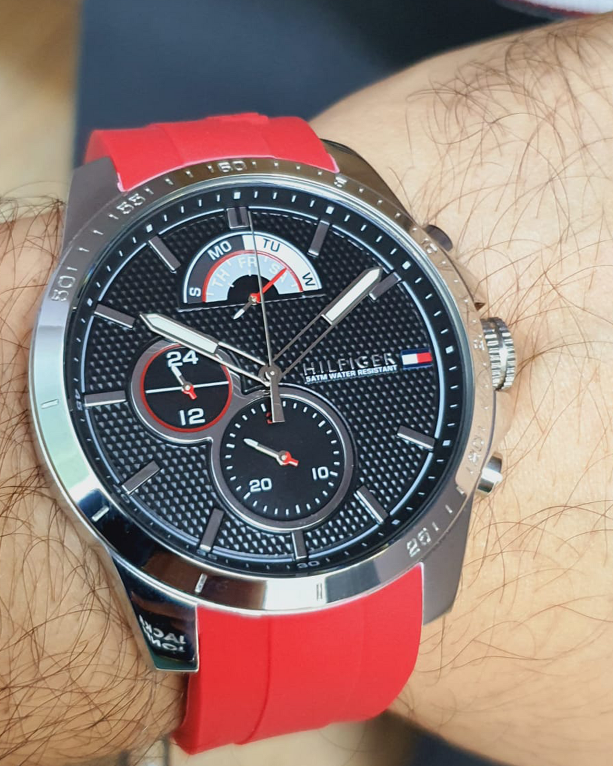 Tommy Hilfiger Decker 1791351 men's multifunction watch, 48mm case with black dial and red silicone strap
